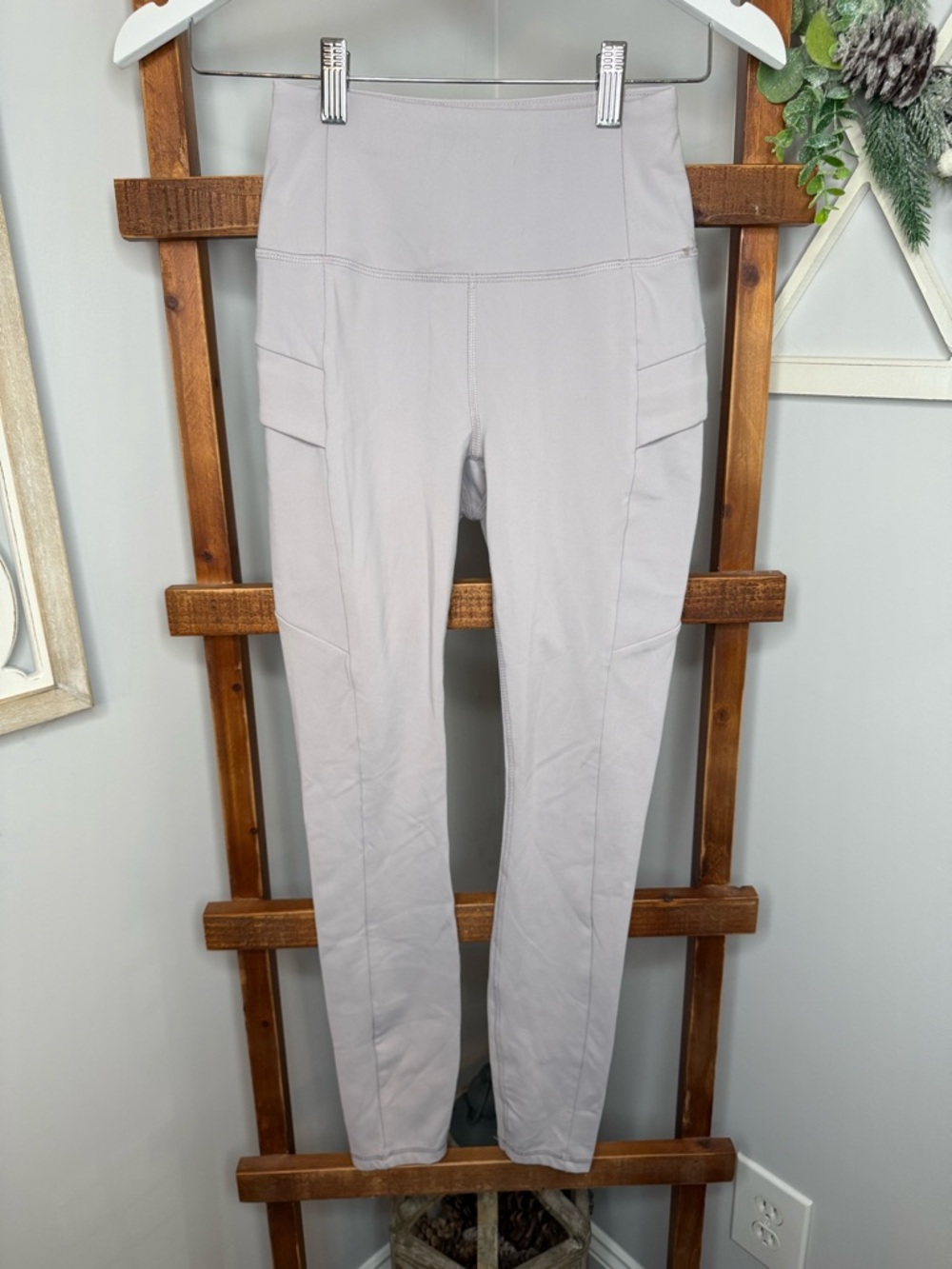 Avalanche Outdoor Supply Light Gray High-Waist Pocket Leggings